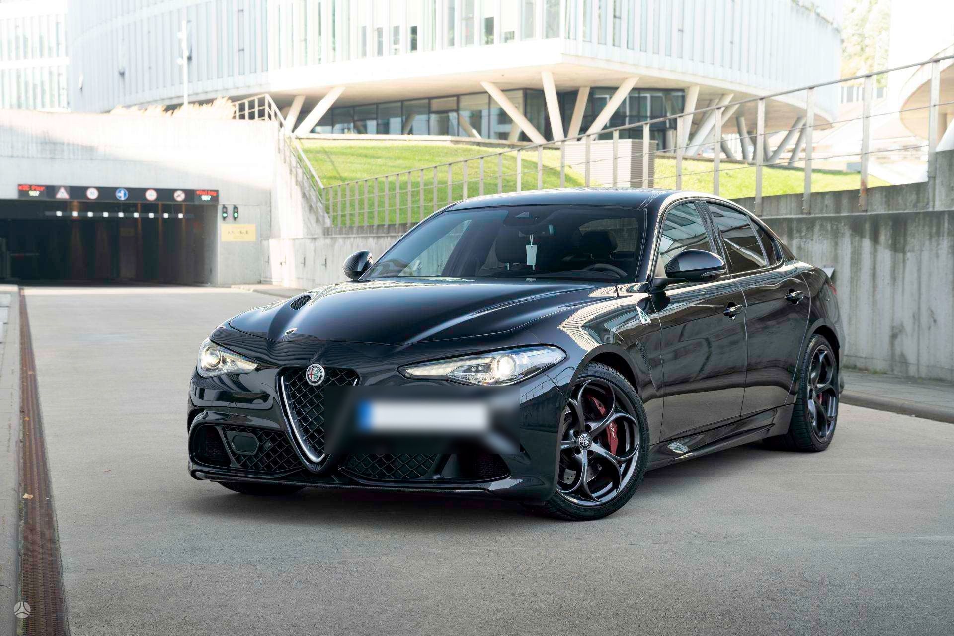 Alfa Romeo Giulia - FULL BLACK
