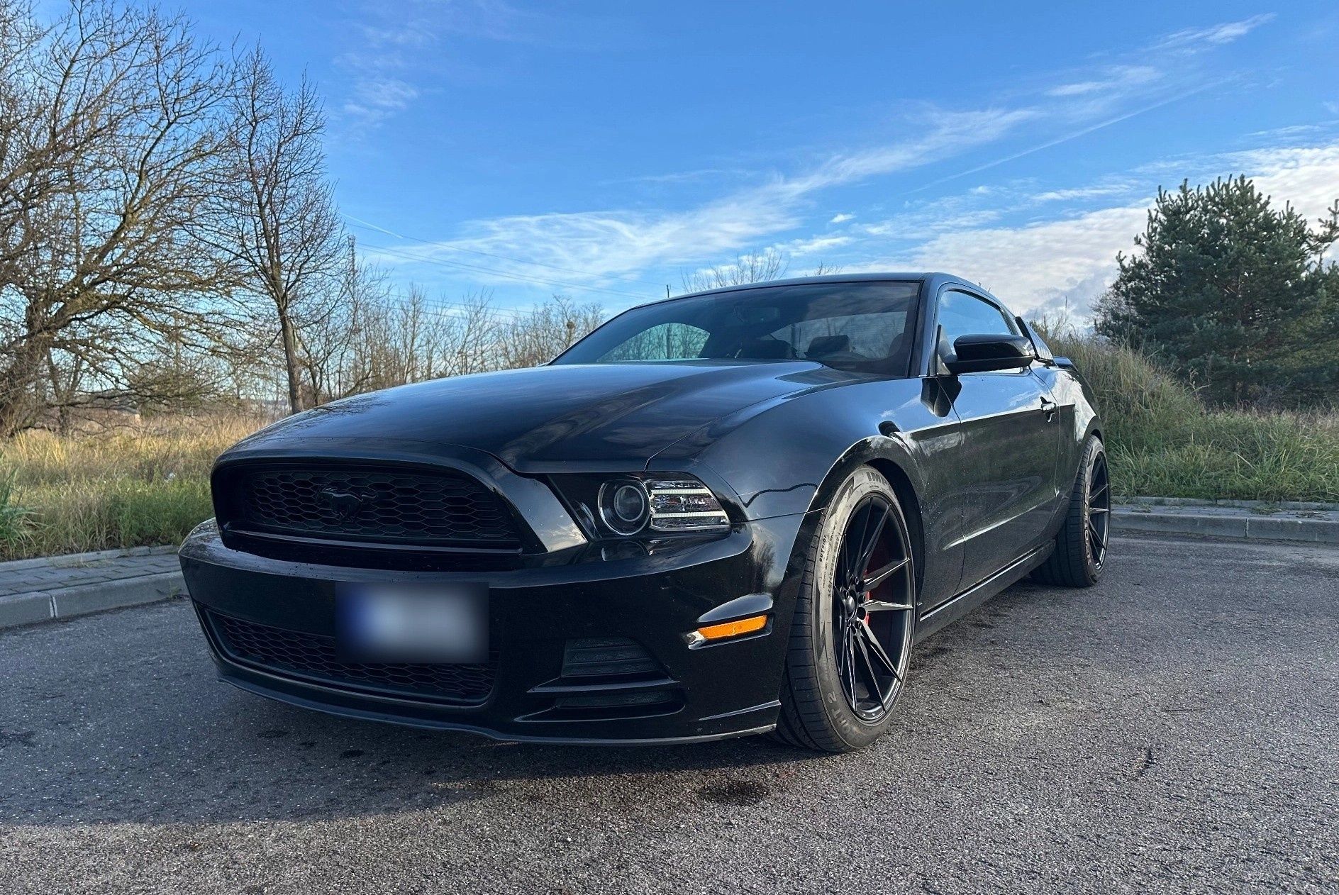 FORD MUSTANG FULL BLACK