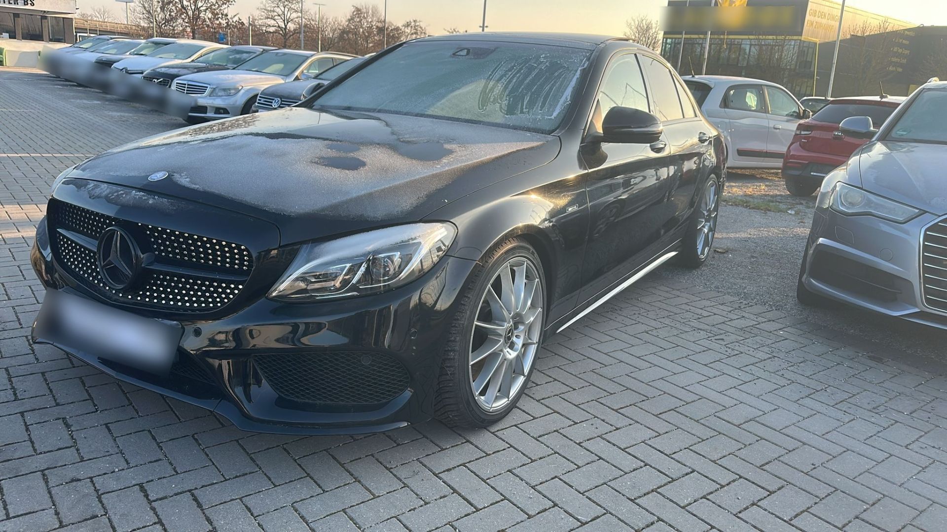 MERCEDES BENZ C FULL BLACK-FULL OPTION