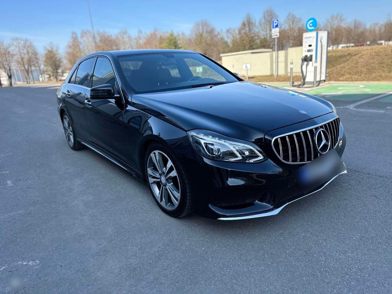MERCEDES BENZ - FULL BLACK FULL OPTION - Mercedes Classe E - SYC75
