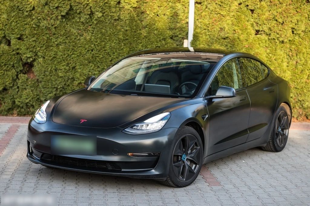 TESLA MODEL 3 - Tesla Model 3 - SYC75
