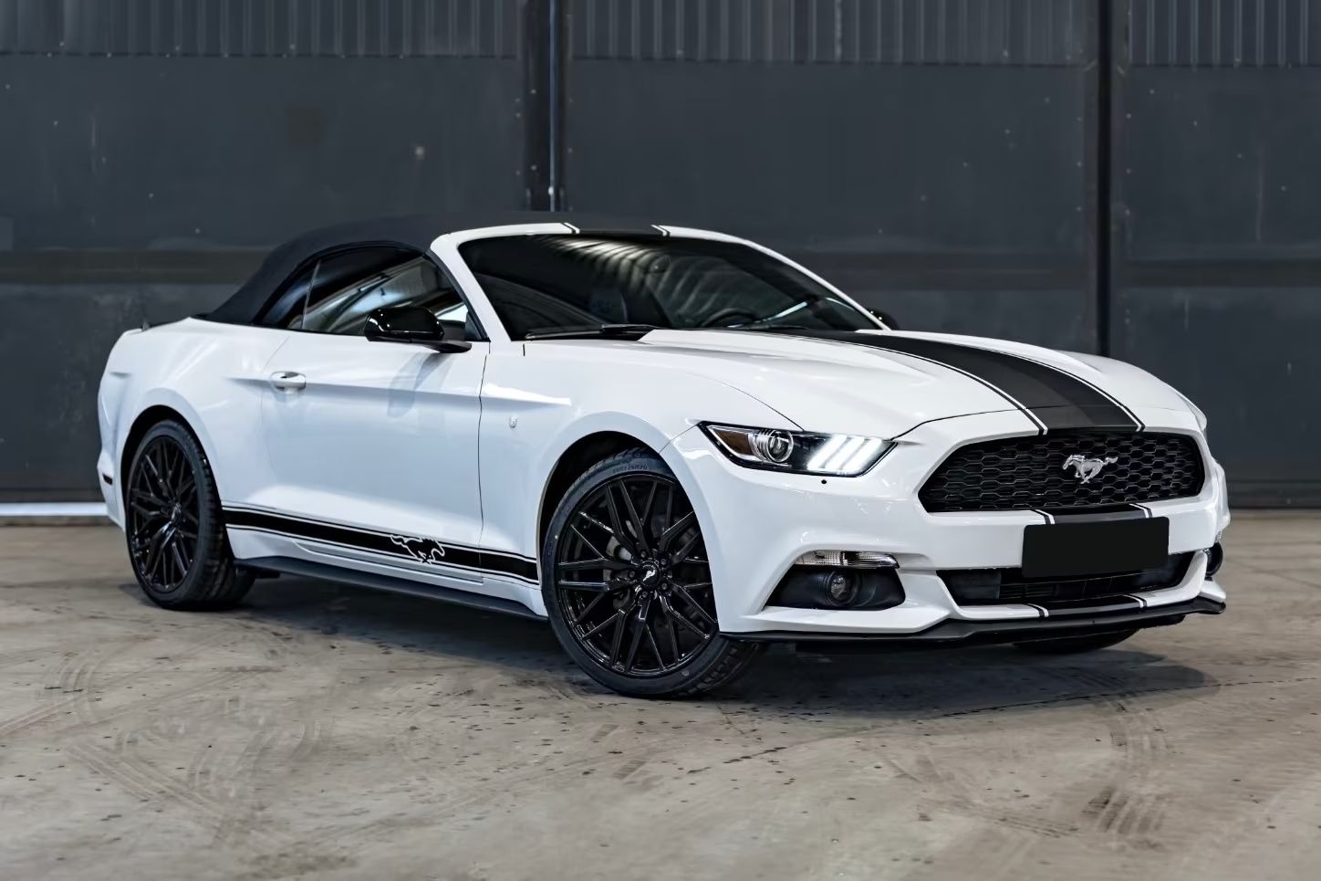FORD MUSTANG - FULL OPTION