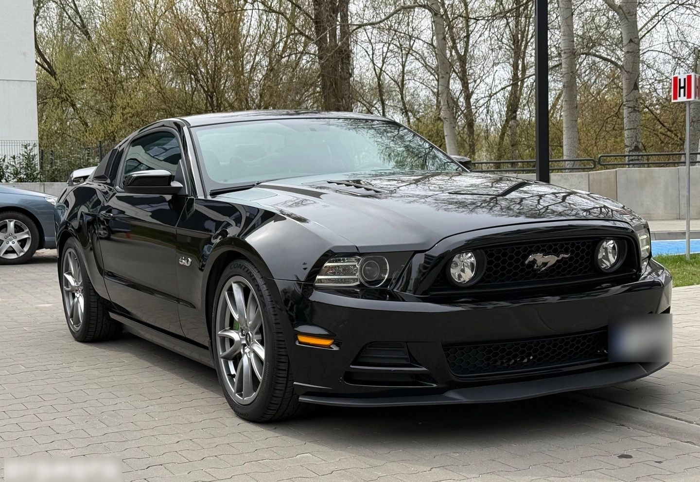 FORD MUSTANG - FULL BLACK