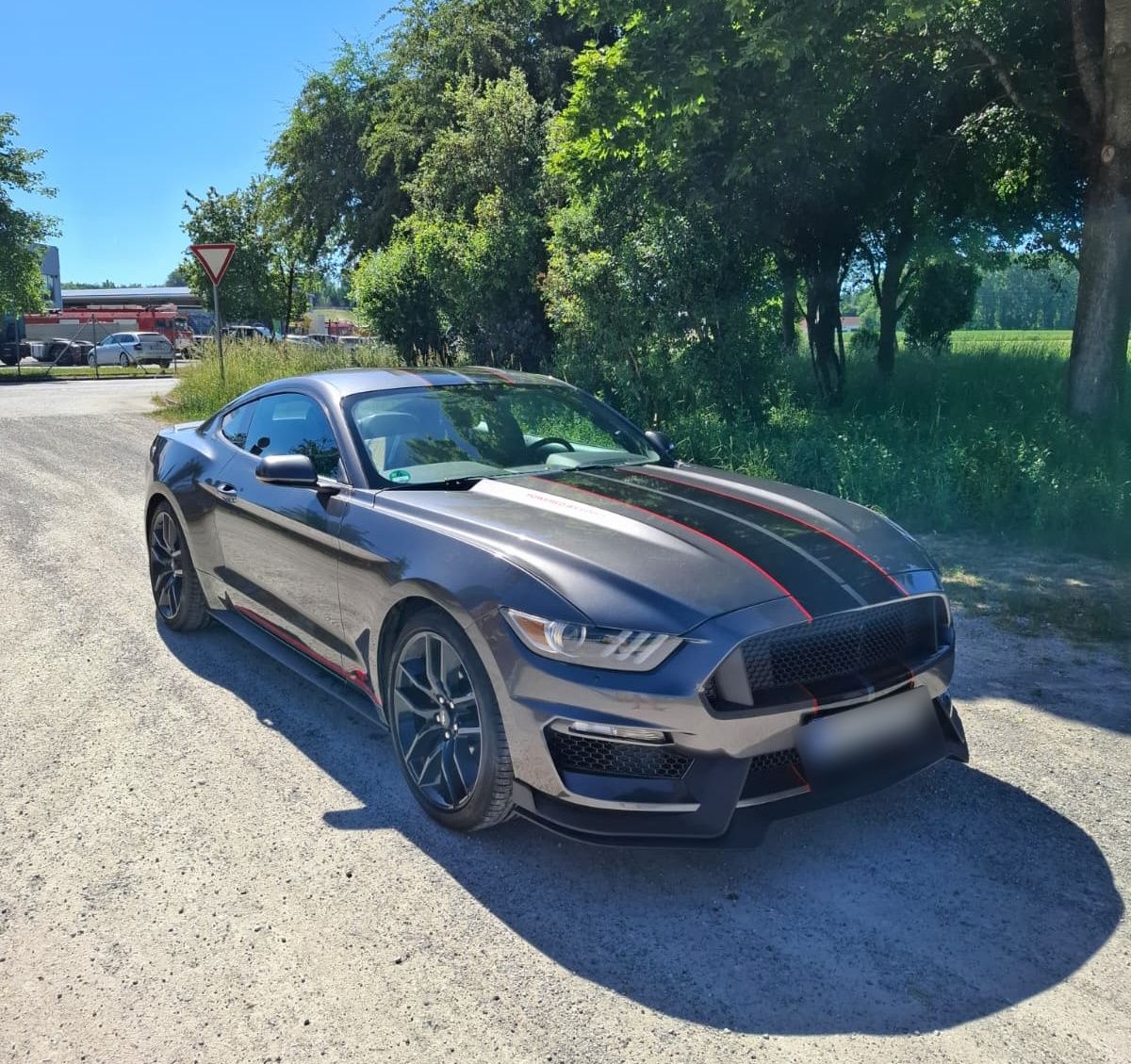 FORD MUSTANG - FULL BLACK