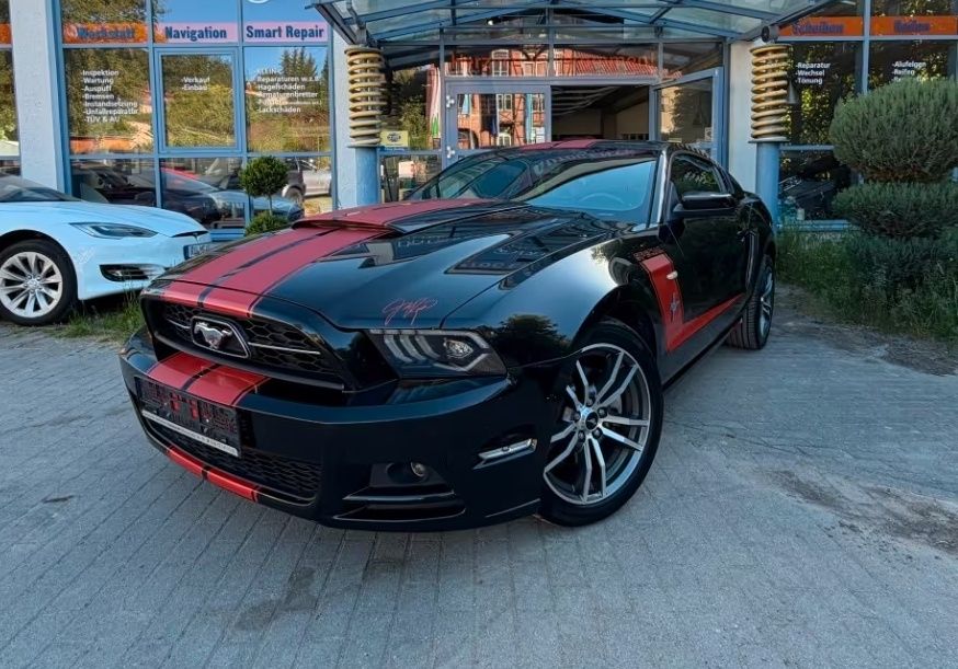 FORD MUSTANG - 305 CH