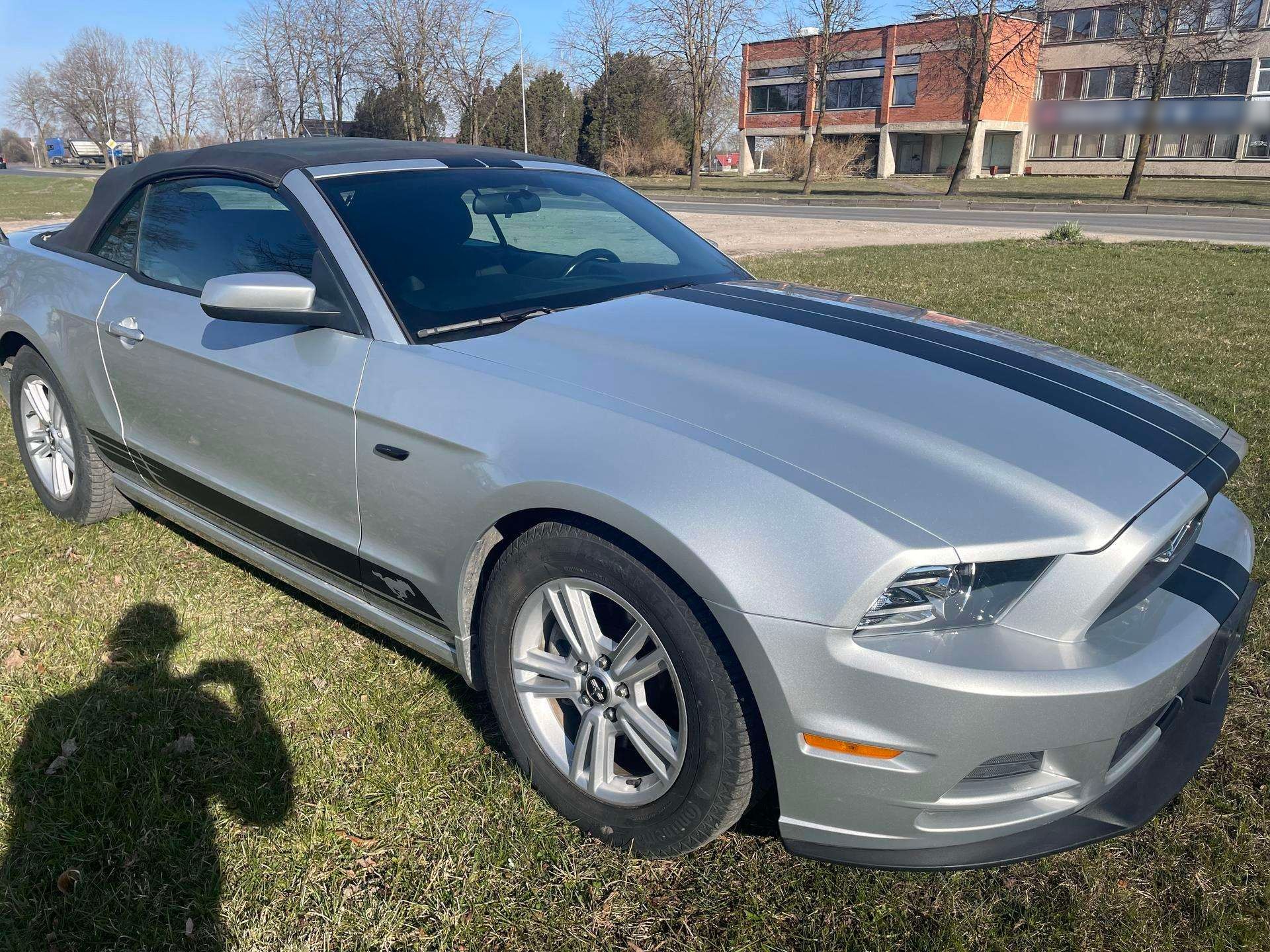 FORD MUSTANG - FULL OPTION