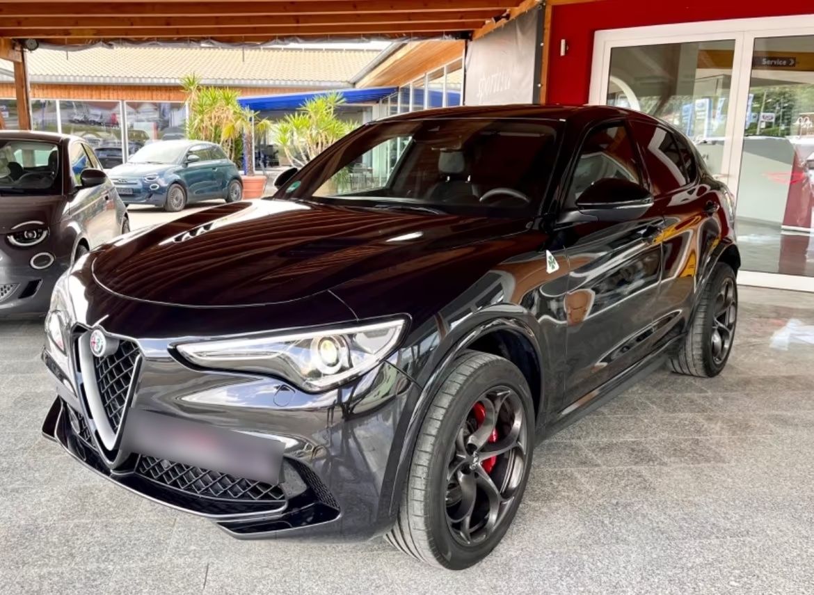 ALFA ROMEO STELVIO - FULL BLACK