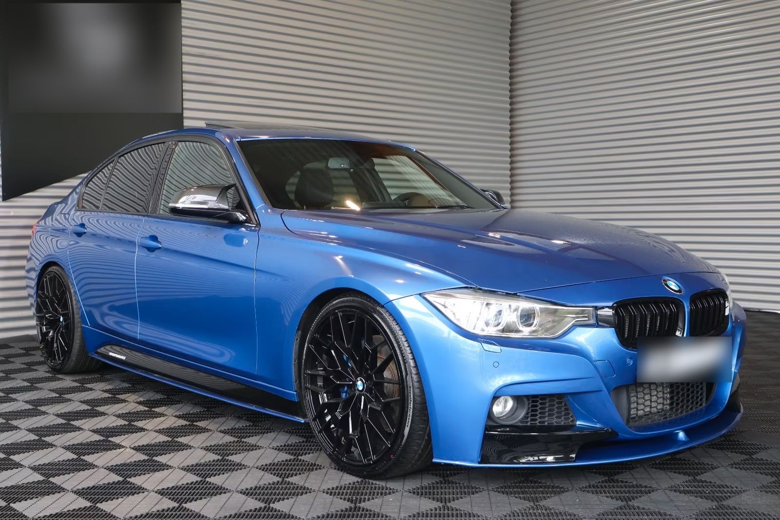 BMW F30 335 i xDrive M-PACKAGE -306 CH