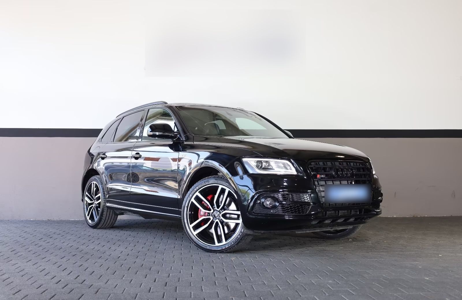 AUDI SQ5 FULL OPTION - FULL BLACK