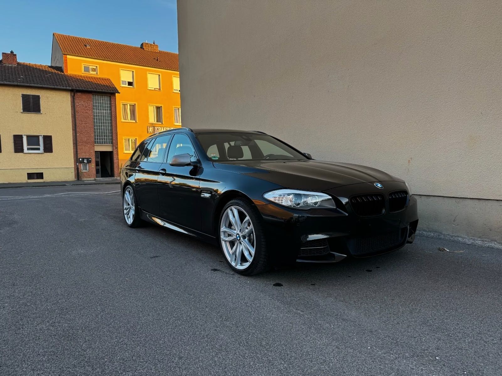 BMW M550 - FULL OPTION - BMW M5 - SYC75